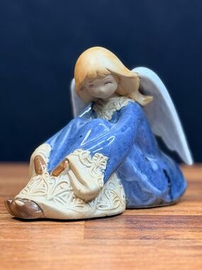 TII COLLECTIONS Ceramic Angel Figurine